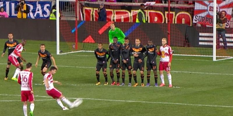 Nhận định đá phạt trực tiếp trên sân cỏ